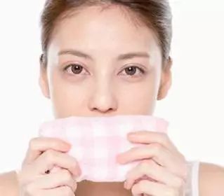 1岁多宝宝冬天嘴唇特别干开裂,冬季嘴唇开裂口子怎么办