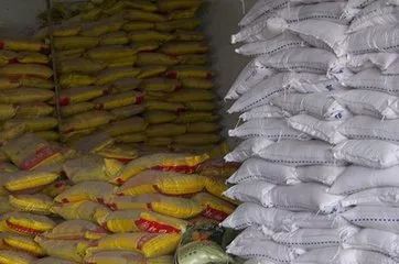 肥料结块影响肥效吗,肥料放的时间过长会不会影响肥效