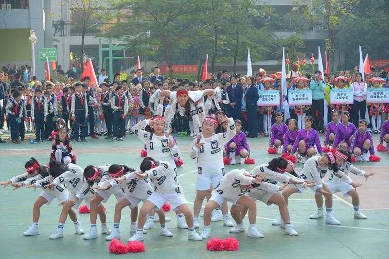 鍋ュ悍鍚戜笂浣撶幇褰撲唬瀛︾敓绮剧椋庤矊,鍋ュ悍鏍″洯娲诲姏灏戝勾