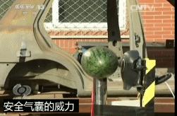 追尾婴儿被摔,急刹车小孩从后座摔下摔到头