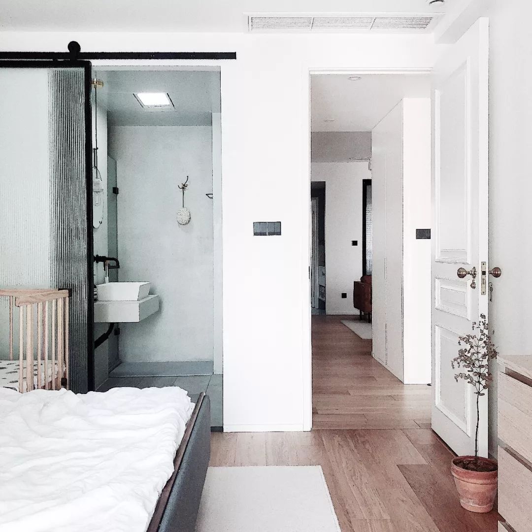 家里乱全怪娃？娃说：你看看别人家的爸妈！生10个孩子也不怕