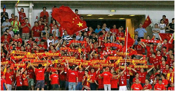 让五星红旗迎风飘扬在世界的东方,让五星红旗飘扬在中国的每个角落