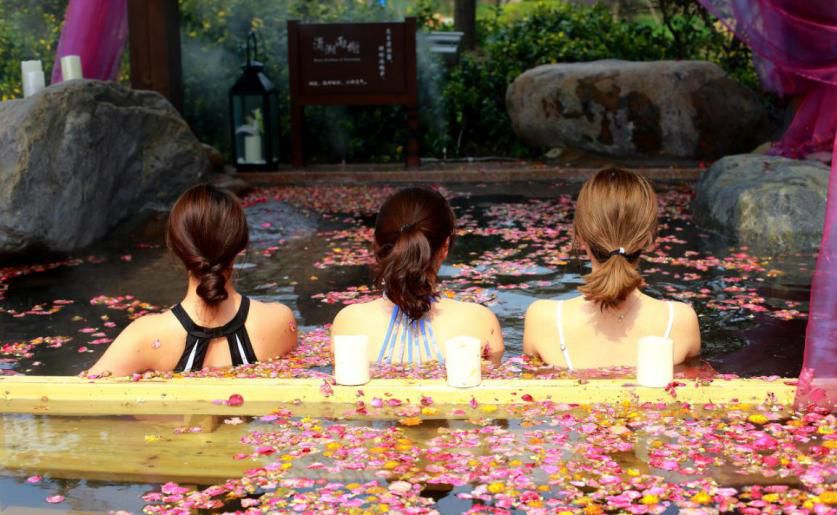 这里有天然独特的山中温泉,真实千亩温泉价格表