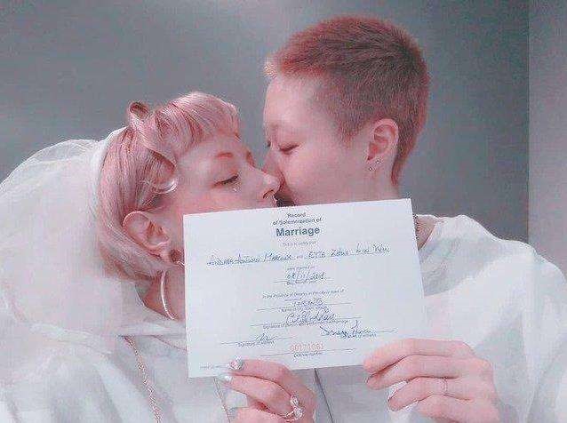 成龙发英文版自传,成龙抛弃小龙女后事业仍风生水起