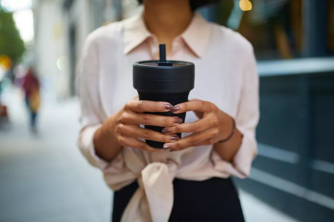 一秒折叠变身粉饼盒大小,火爆ins的随身杯,上哪都能喝干净水!