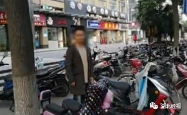 无耻!50岁男子诱拐17岁少女,跟妻子三人同居……|睡前嘿嘿嘿