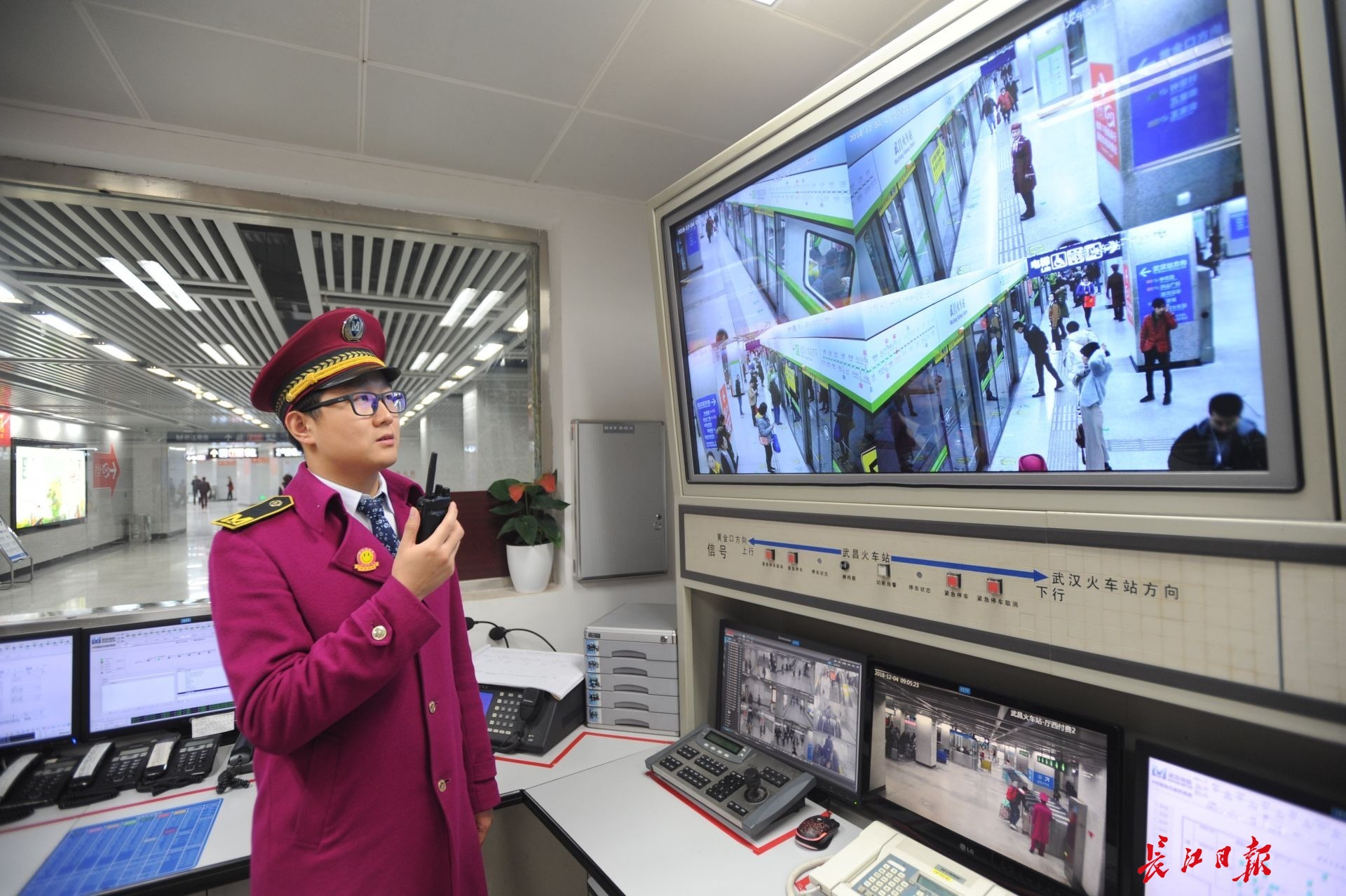 这场公交人和地铁人的“文明赶超”你站谁