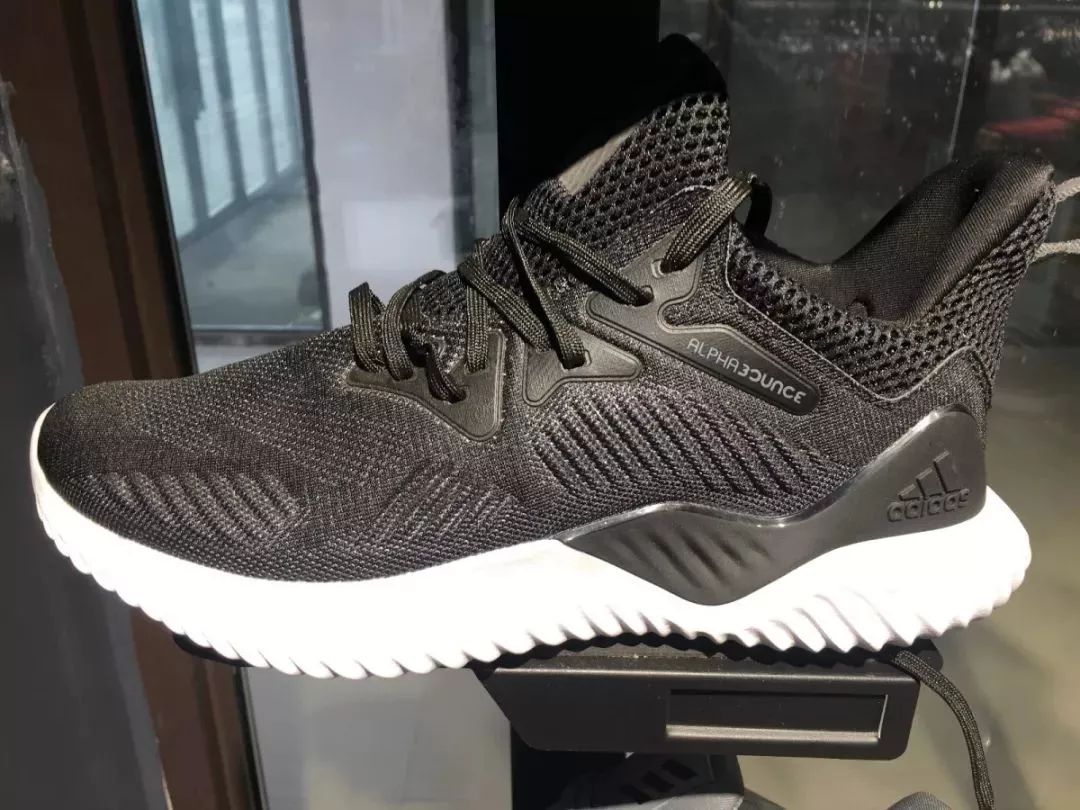 阿迪达斯羽绒服700元能买到真的吗,199阿迪达斯羽绒服