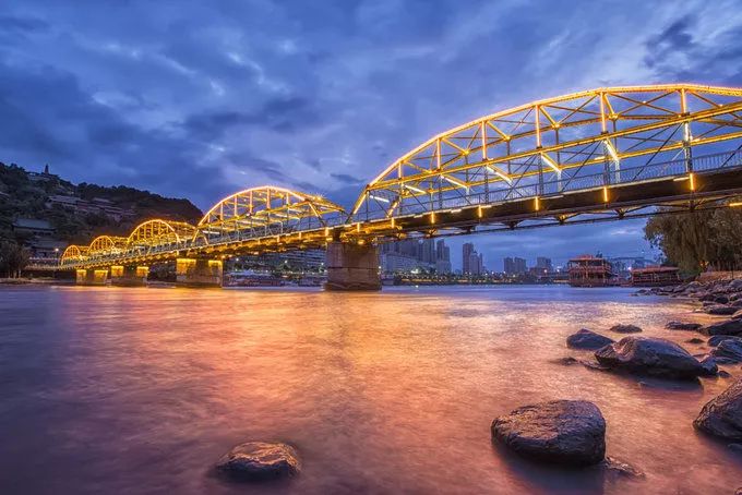 乘坐青藏铁路到拉萨旅游攻略,坐青藏线去拉萨选什么时间