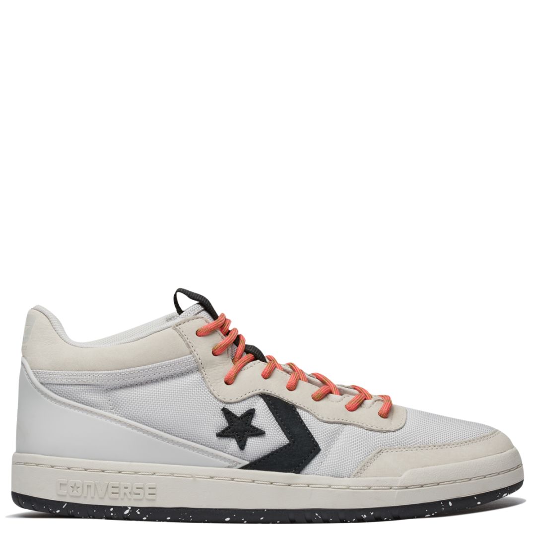 今年秋冬流行这6种靴子,今年时髦精们都在穿这双靴子