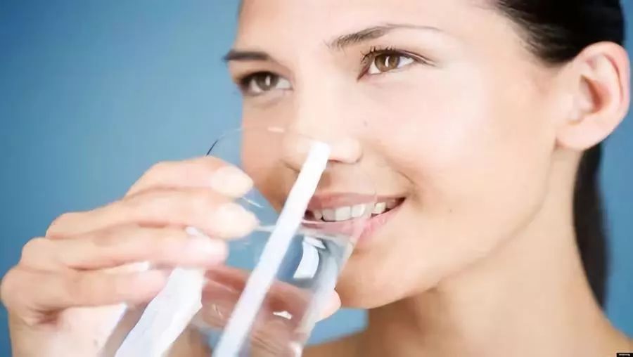 一天8杯水的杯子多大,每天8杯水杯子什么样的最标准呢