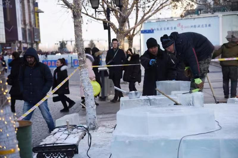 2019个大雪人儿已现身!今冬松花江沿儿热闹了|绵延6公里的江上冰雪嘉年华,冬泳浴场等你来……