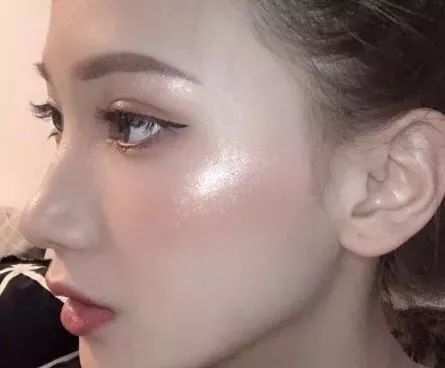 十级美颜都掩盖不住憔悴的面容,十级美颜也遮不住我的熊猫眼