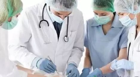 福建一男人发烧去世,一位小伙长期痔疮便血导致了死亡