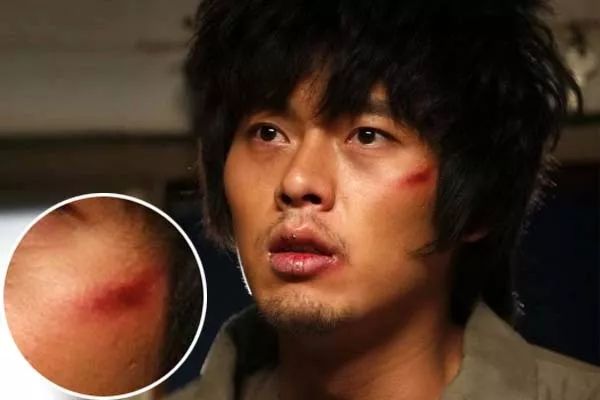 玄彬跨美妆届！“挂彩腮红”好美