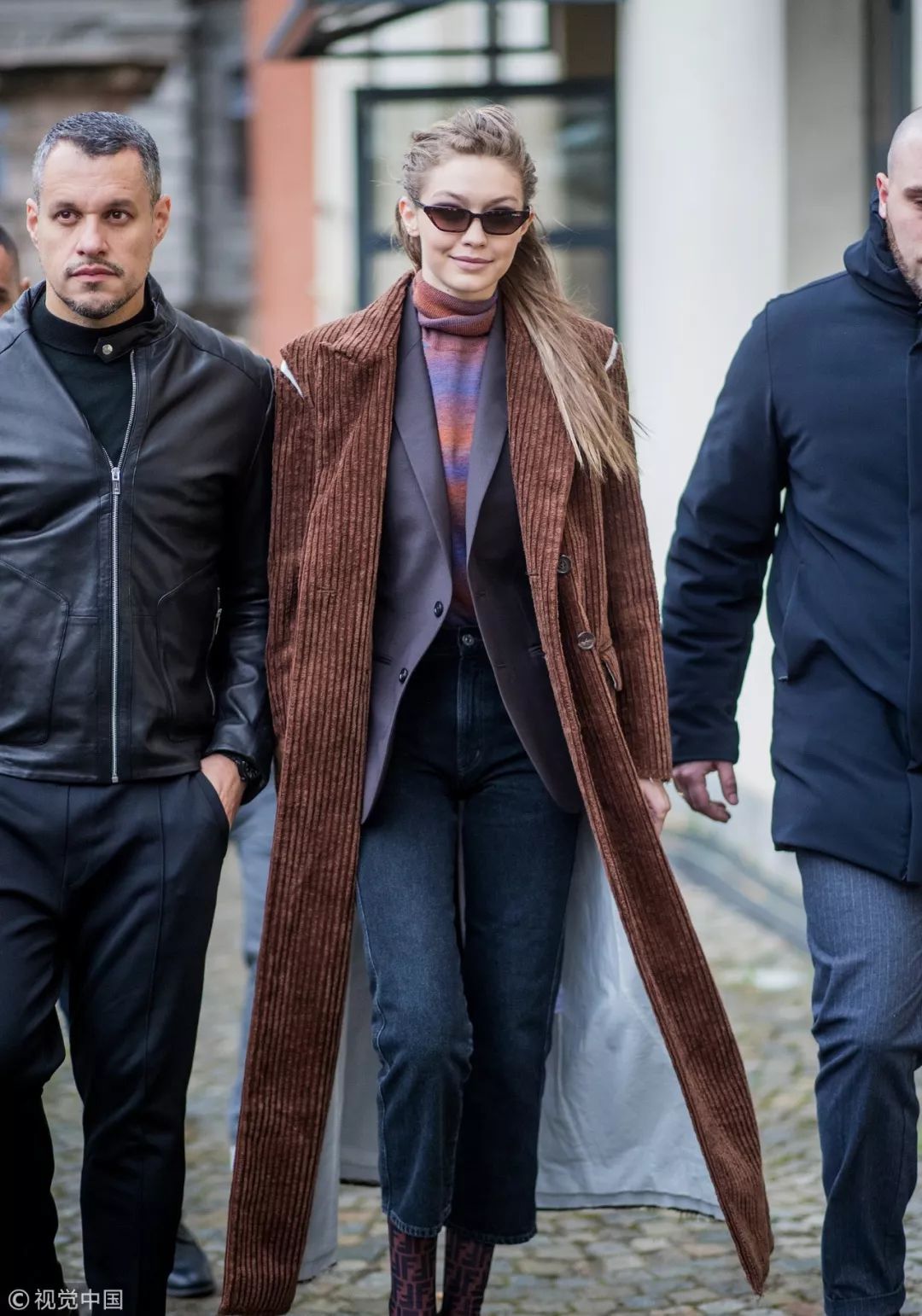 秋季长外套的多种穿法,外套太长了怎么穿才好看