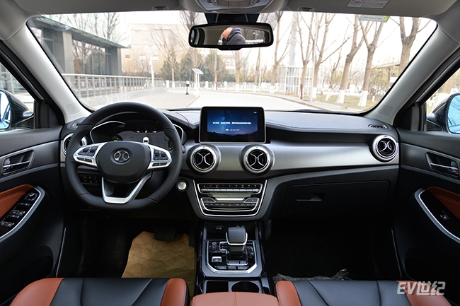 科技感满满电动汽车,满满科技感的燃油车