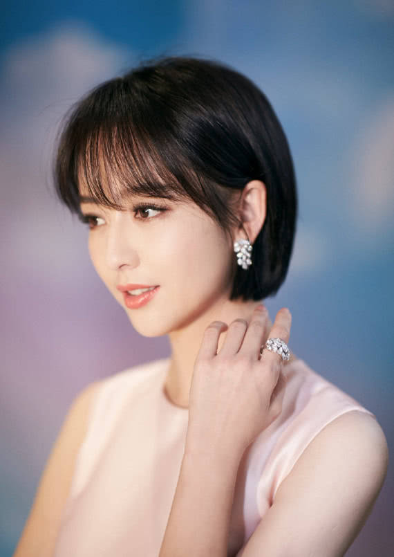 佟丽娅机场最近穿搭,佟丽娅的穿搭很时尚