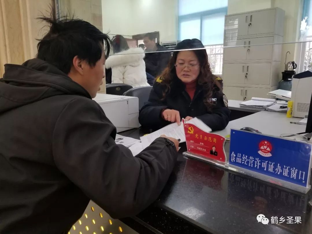 真正实现让群众少跑腿好办事,让群众少跑腿前面一句