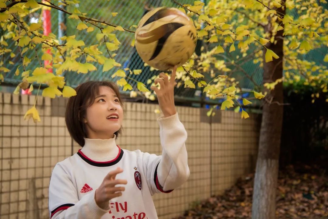 “妈，我在华师看了一场金黄色的雪！”