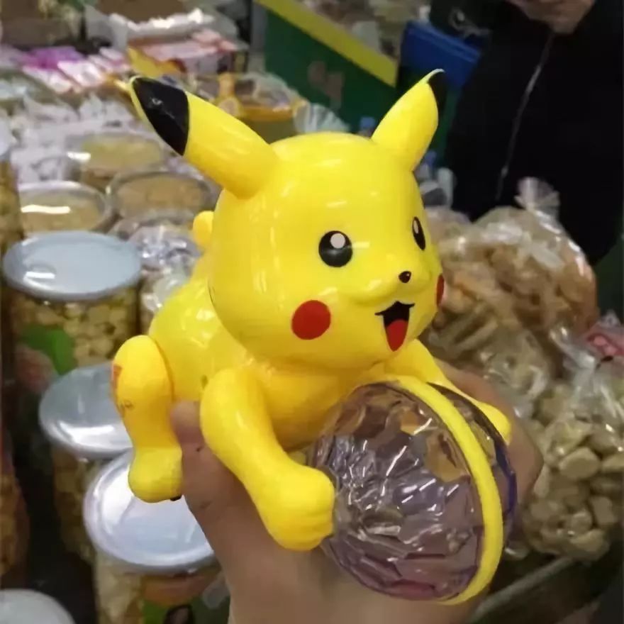 “为了报复女友送我假AJ，我给她准备了一盒大蟑螂”