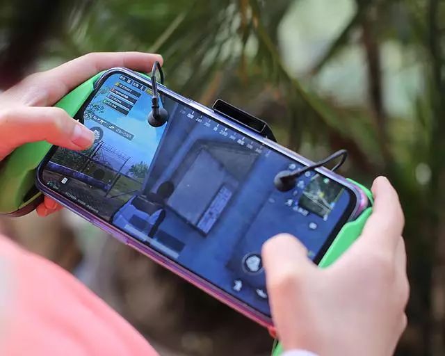 隐藏再深也能被发现？千幻手游放大器让你轻松吃鸡