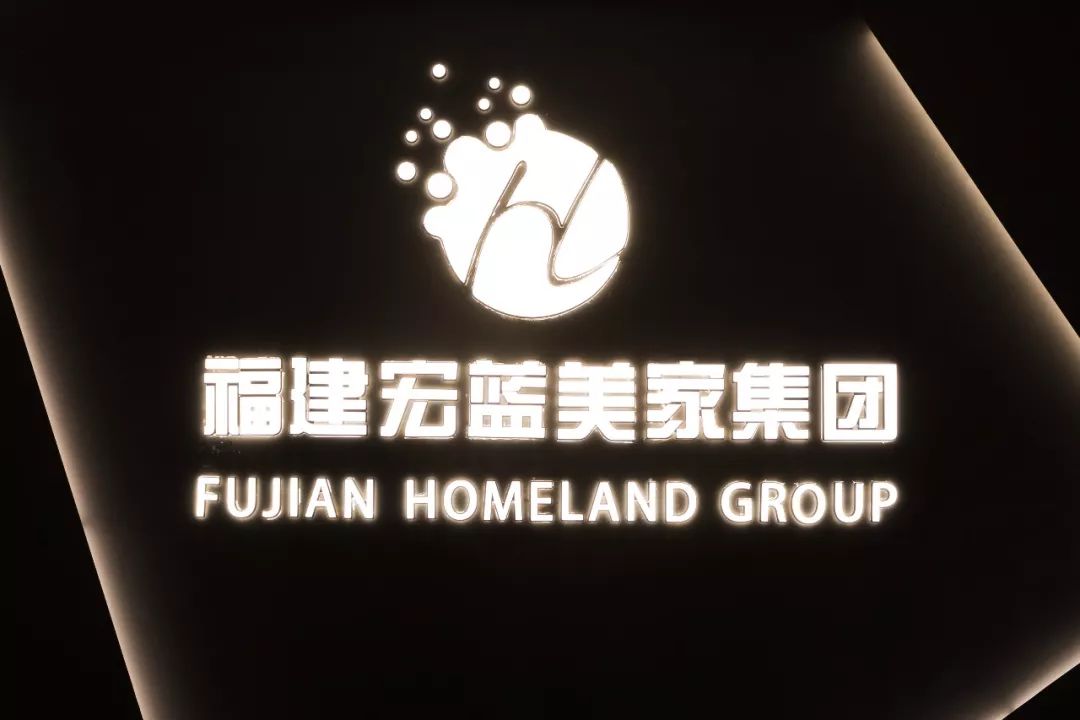 “暖心圣诞,有颜献礼”丨雅诗兰黛圣诞礼盒、Dior香水套装、DHC唇膏免费送!一场美妆风暴正在来袭!