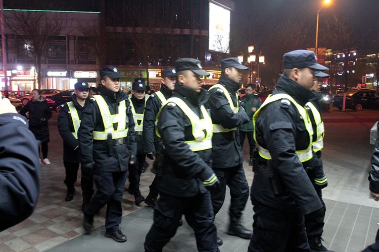 西安未央200名警力夜查,西安未央区联合执法突击检查