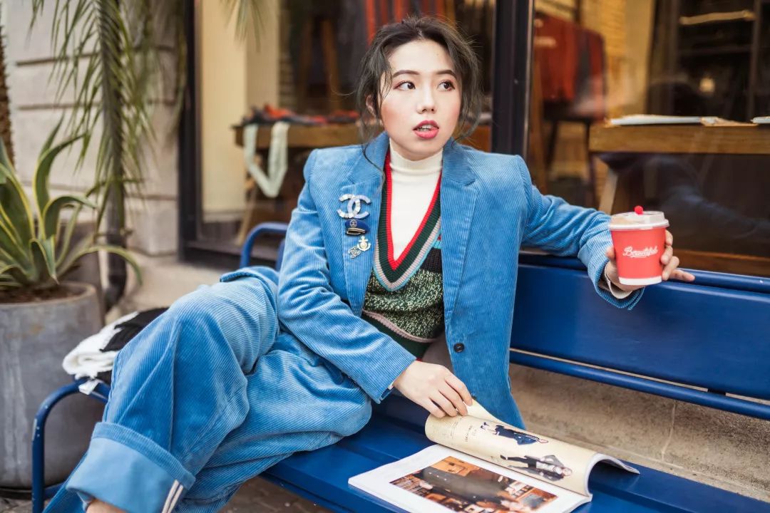 今年流行啥颜色搭配,最近流行的颜色搭配