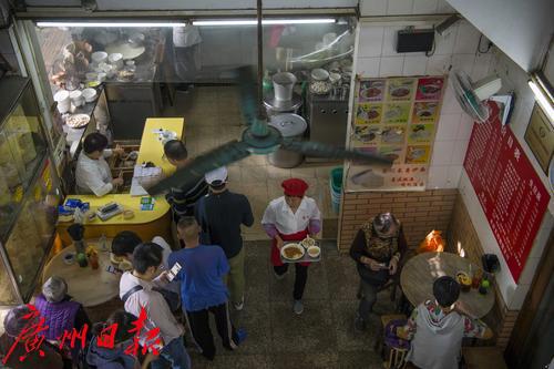 这家62岁的面店藏身长寿东路,连米其林评委都为其折服