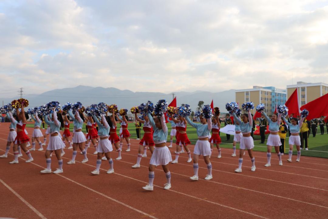 蒙自这里汇聚上千人，放飞上百只鸽子，是发生了什么大事……