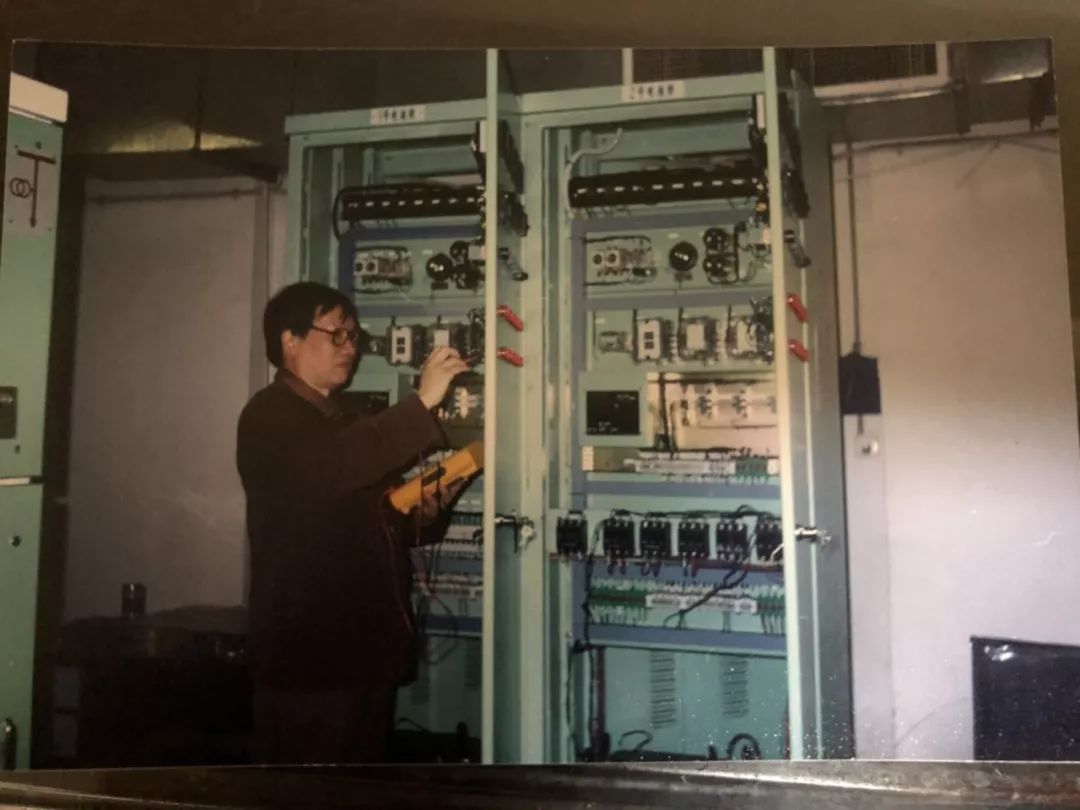 业余时间兼职竟被告受贿，“星期日工程师”了解一下丨改革开放40周年照故事