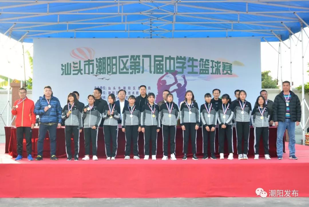 这一届校园篮球赛格外火爆,全国中学生篮球总决赛逆转