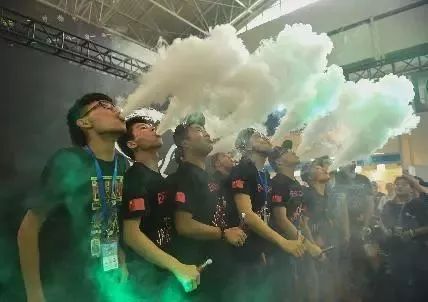 这一届的年轻人,这一届年轻人原来都是那么潮的吗