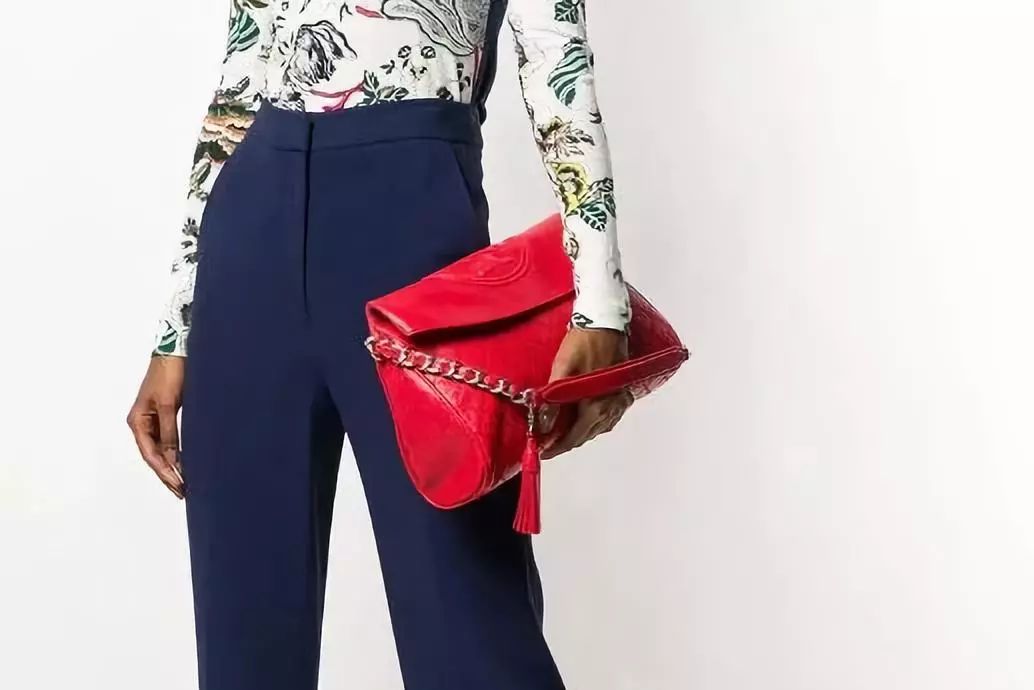 李宇春易烊千玺演绎时代感,易烊千玺穿中国红