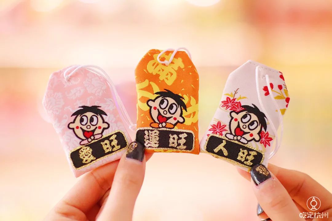 一个杯子十元四个碗28元,一个杯子16元一个热水瓶24元