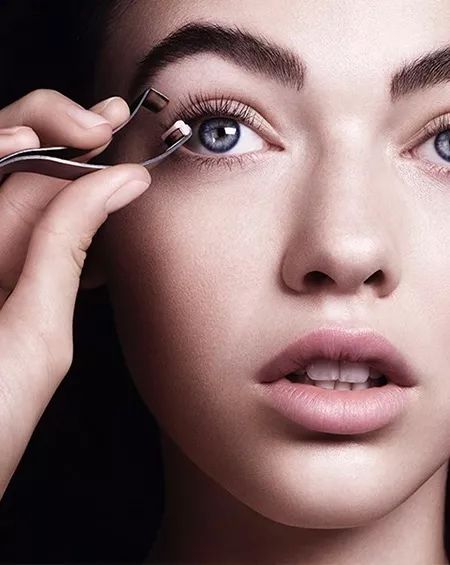 如何让眼睛变得更大更有神更好看,什么方法能让眼睛更有神