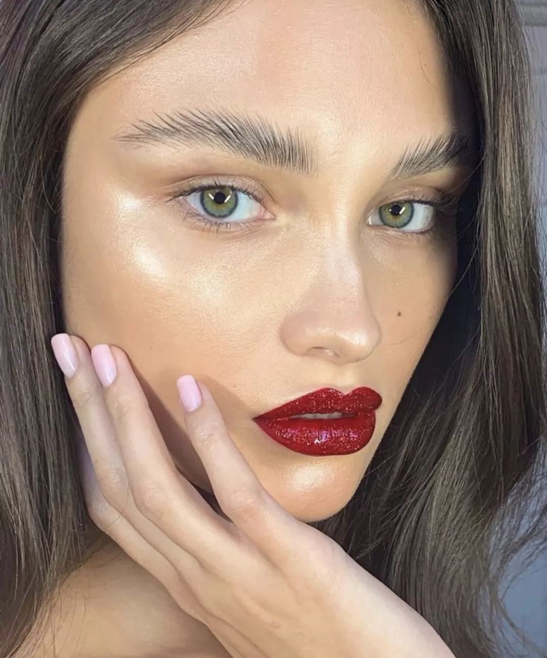 如何让眼睛变得更大更有神更好看,什么方法能让眼睛更有神