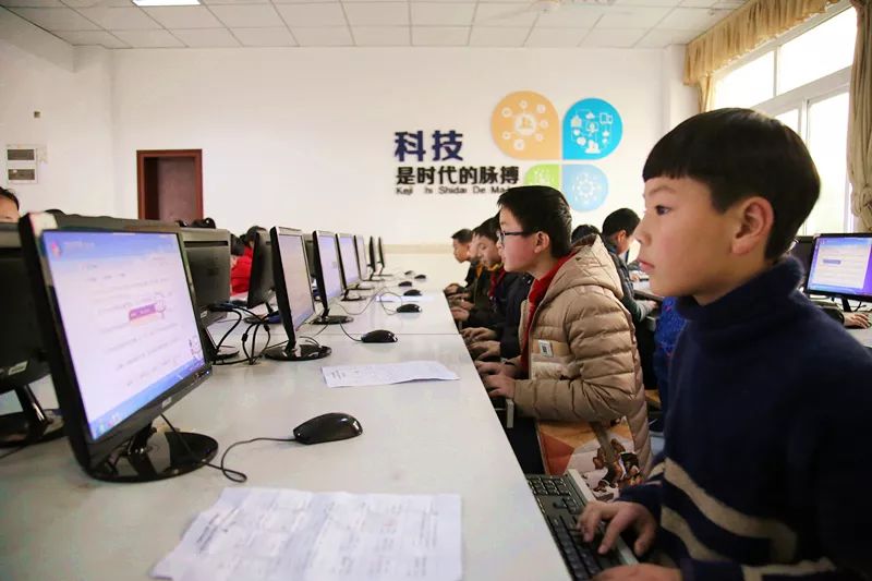 玩嗨啦,缤纷吉尼斯——快来看,我区这所学校的“缤纷吉尼斯,挑战向未来”活动