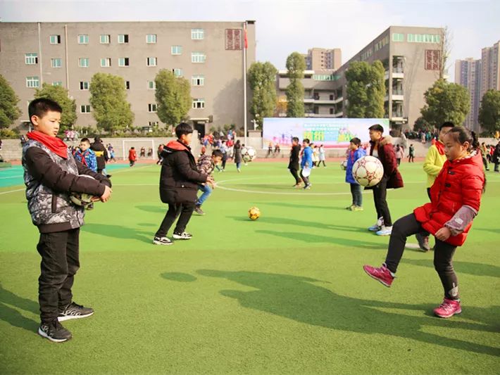 玩嗨啦，缤纷吉尼斯——快来看，我区这所学校的“缤纷吉尼斯，挑战向未来”活动