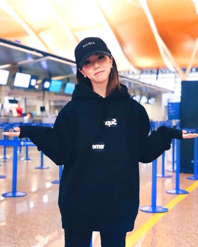 邓紫棋再次穿皮裤造型好霸气,邓紫棋皮裤穿搭图片