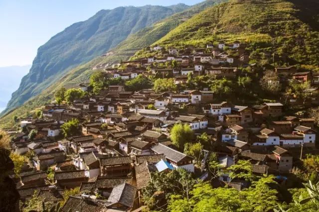 巨石上的奇特村庄,丽江绝美的村落