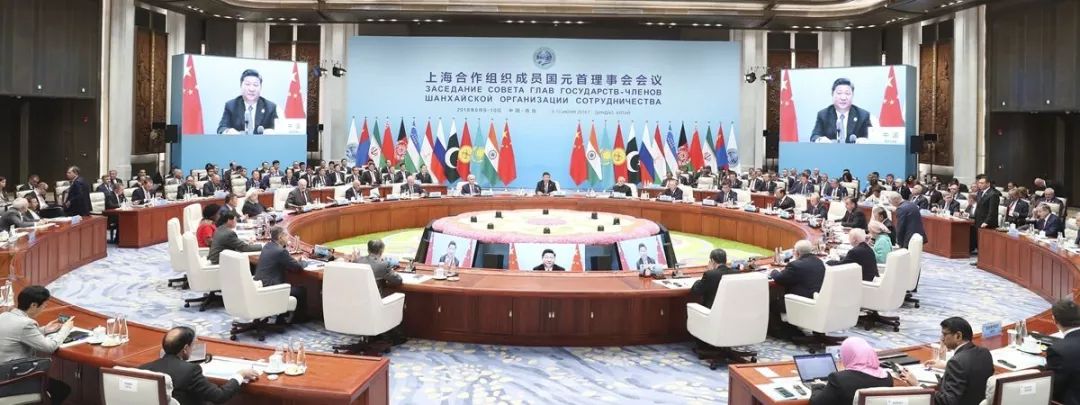 她很主动的跟我表白,好紧张好想表白