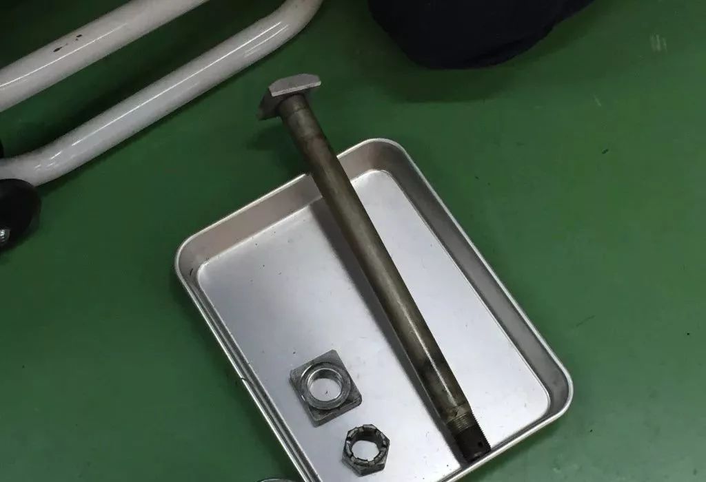 手把手教你换汽车轮胎,30秒教会你正确换轮胎步骤详解