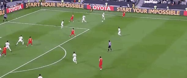 国足2-0击败越南粉丝反应,国足3比0韩国队回国欢呼