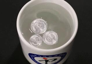 硬币为什么能漂浮在水面上的原因,硬币怎么可以漂浮到水面