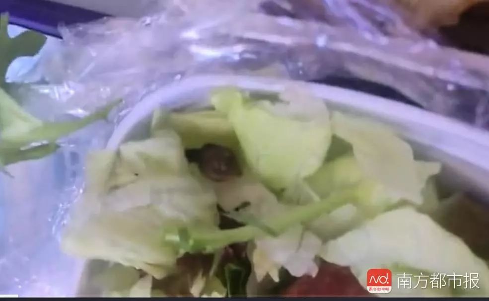 剖宫产手术取出孩子,剖腹取纱布