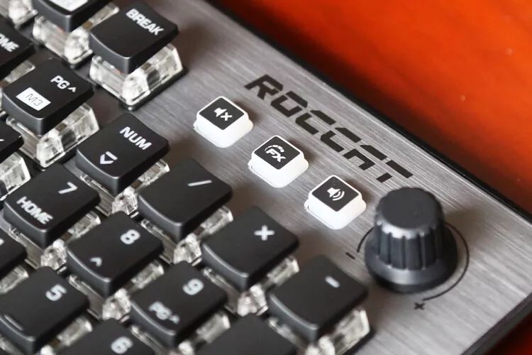 感受工匠精神——德国冰豹Vulcan120Aimo机械键盘开箱