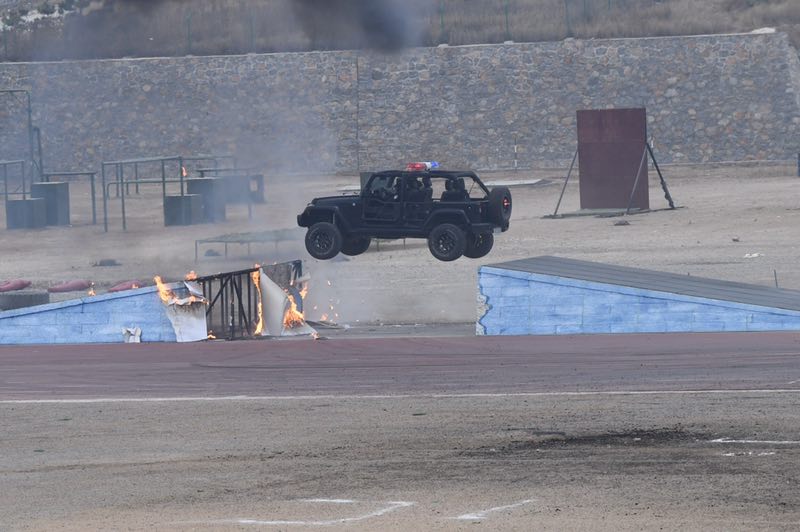 女射手实弹射击,女射手演练