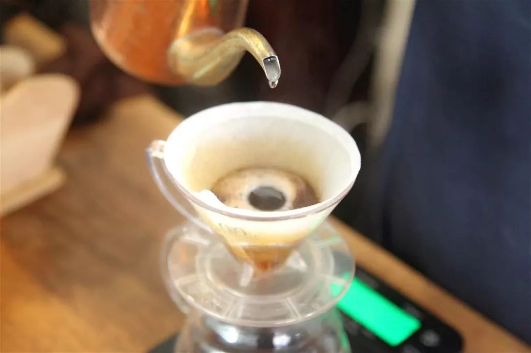 手冲滤杯过程,手冲滤杯的特点